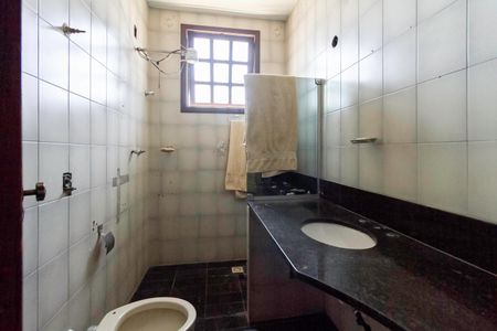 Casa à venda com 500m², 5 quartos e 4 vagasBanheiro das Semi Suítes 1 e 2