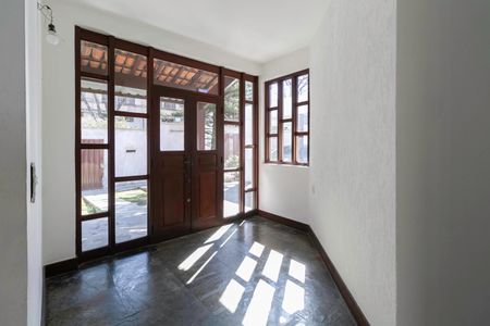 Casa à venda com 500m², 5 quartos e 4 vagasEntrada