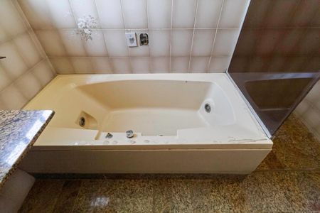 Casa à venda com 500m², 5 quartos e 4 vagasBanheiro da Suíte 1