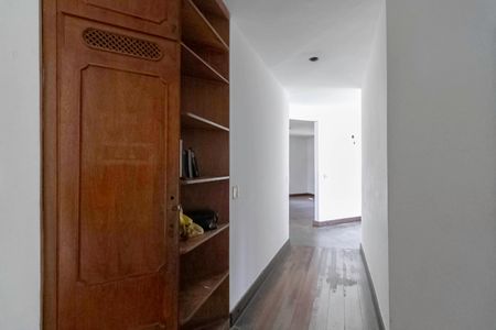 Casa à venda com 500m², 5 quartos e 4 vagasCorredor