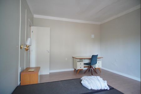 Suíte de apartamento para alugar com 2 quartos, 85m² em Navegantes, Porto Alegre