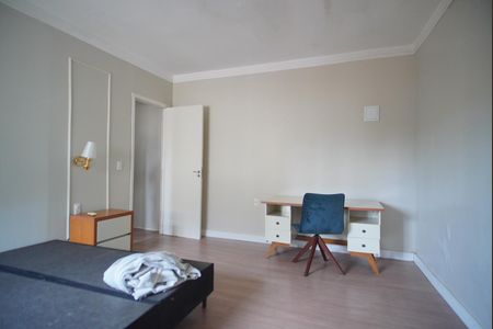 Suíte de apartamento para alugar com 2 quartos, 85m² em Navegantes, Porto Alegre