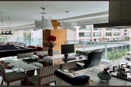 Apartamento à venda com 3 quartos, 335m² em Vila Uberabinha, São Paulo