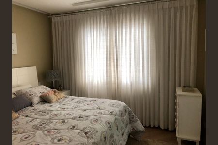 Casa à venda com 3 quartos, 250m² em Vila Nivi, São Paulo