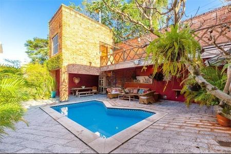 Casa à venda com 208m², 5 quartos e 3 vagas