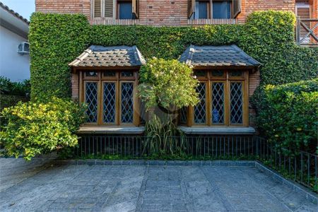 Casa à venda com 208m², 5 quartos e 3 vagas