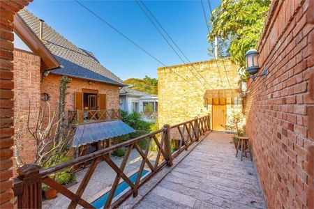 Casa à venda com 208m², 5 quartos e 3 vagas