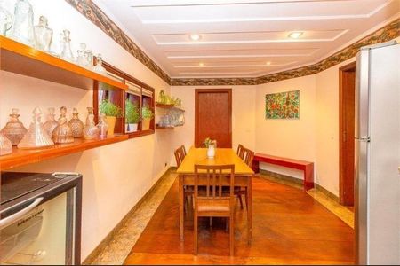 Casa à venda com 5 quartos, 208m² em Vila Madalena, São Paulo