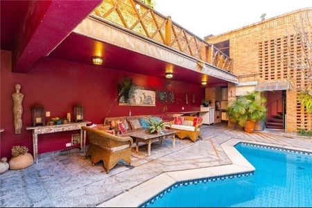 Casa à venda com 208m², 5 quartos e 3 vagas