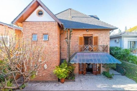 Casa à venda com 208m², 5 quartos e 3 vagas