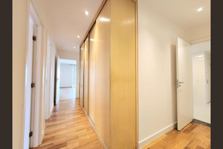 Apartamento à venda com 181m², 3 quartos e 3 vagasCorredor