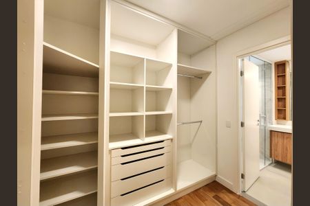 Apartamento à venda com 181m², 3 quartos e 3 vagasCloset da suíte 3