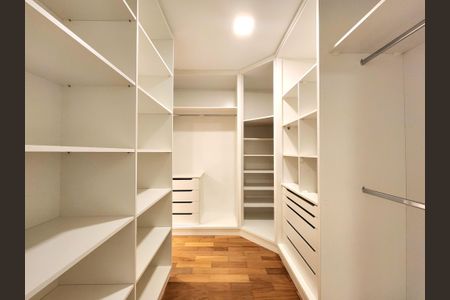 Apartamento à venda com 181m², 3 quartos e 3 vagasCloset da suíte 3