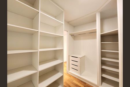 Apartamento à venda com 181m², 3 quartos e 3 vagasCloset da suíte 3