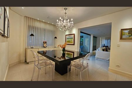 Apartamento à venda com 256m², 4 quartos e 4 vagas