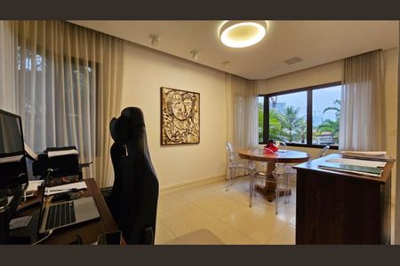 Apartamento à venda com 256m², 4 quartos e 4 vagas