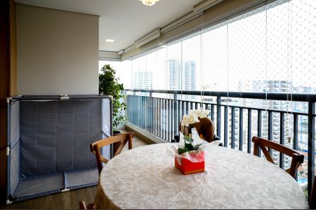 Apartamento à venda com 73m², 3 quartos e 1 vaga Apartamento à venda com 73m², 3 quartos e 1 vagaVaranda