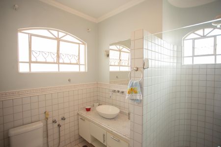 Casa à venda com 660m², 4 quartos e 4 vagas Casa à venda com 660m², 4 quartos e 4 vagasBanheiro da Suíte 3