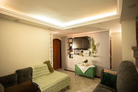 Casa à venda com 660m², 4 quartos e 4 vagas Casa à venda com 660m², 4 quartos e 4 vagasSala