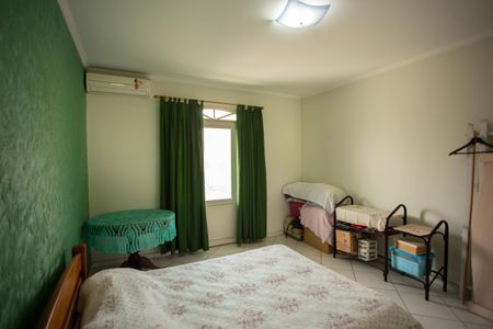 Casa à venda com 660m², 4 quartos e 4 vagas Casa à venda com 660m², 4 quartos e 4 vagasSuíte 1