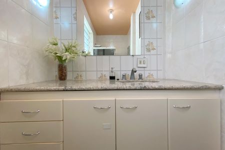 Apartamento à venda com 157m², 4 quartos e sem vaga Apartamento à venda com 157m², 4 quartos e sem vagaBanheiro