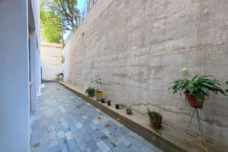 Apartamento à venda com 157m², 4 quartos e sem vaga Apartamento à venda com 157m², 4 quartos e sem vagaVaranda