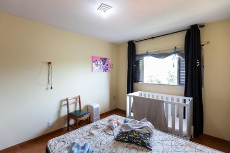 Casa à venda com 261m², 5 quartos e 3 vagasQuarto 2