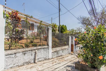 Casa à venda com 151m², 3 quartos e 1 vaga Casa à venda com 151m², 3 quartos e 1 vagaFachada