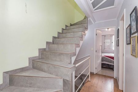 Casa de condomínio à venda com 120m², 4 quartos e 2 vagasCorredor