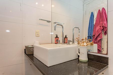 Casa de condomínio à venda com 120m², 4 quartos e 2 vagasBanheiro 1