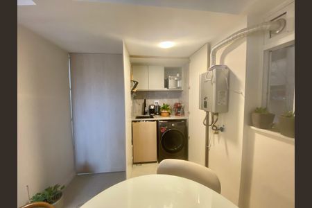 Apartamento à venda com 70m², 2 quartos e 1 vagaÁrea de Serviço