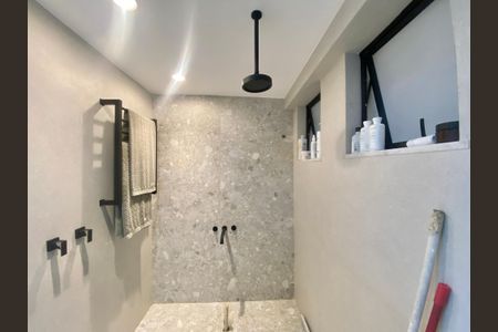 Apartamento à venda com 70m², 2 quartos e 1 vagaBanheiro Suite