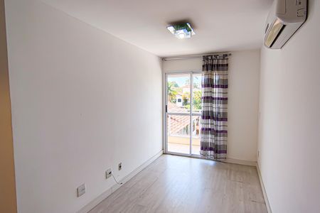 Sala de apartamento para alugar com 2 quartos, 67m² em Taquara, Rio de Janeiro
