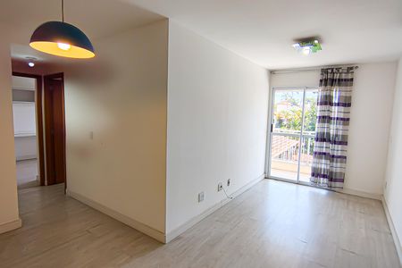 Sala de apartamento para alugar com 2 quartos, 67m² em Taquara, Rio de Janeiro