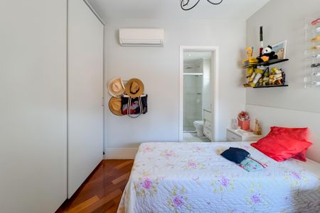 Apartamento à venda com 247m², 4 quartos e 4 vagas Apartamento à venda com 247m², 4 quartos e 4 vagasSuíte 1