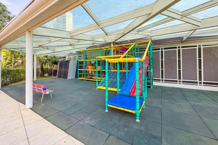 Apartamento à venda com 247m², 4 quartos e 4 vagas Apartamento à venda com 247m², 4 quartos e 4 vagasPlayground