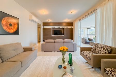 Apartamento à venda com 247m², 4 quartos e 4 vagasSala