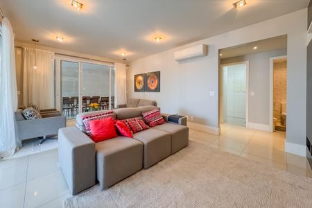 Apartamento à venda com 247m², 4 quartos e 4 vagas Apartamento à venda com 247m², 4 quartos e 4 vagasSala
