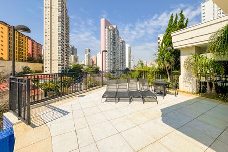 Apartamento à venda com 247m², 4 quartos e 4 vagas Apartamento à venda com 247m², 4 quartos e 4 vagasPiscina