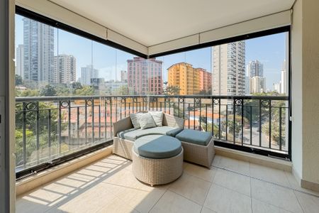 Apartamento à venda com 247m², 4 quartos e 4 vagas Apartamento à venda com 247m², 4 quartos e 4 vagasVaranda da Suíte Master