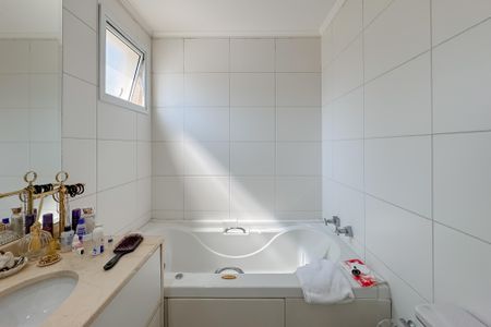 Apartamento à venda com 247m², 4 quartos e 4 vagas Apartamento à venda com 247m², 4 quartos e 4 vagasBanheiro da Suíte Master