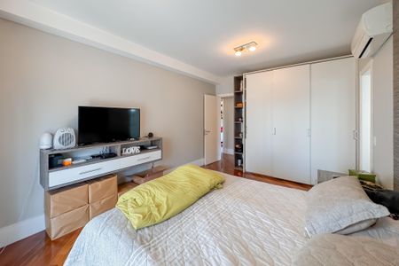 Apartamento à venda com 247m², 4 quartos e 4 vagas Apartamento à venda com 247m², 4 quartos e 4 vagasSuíte Master
