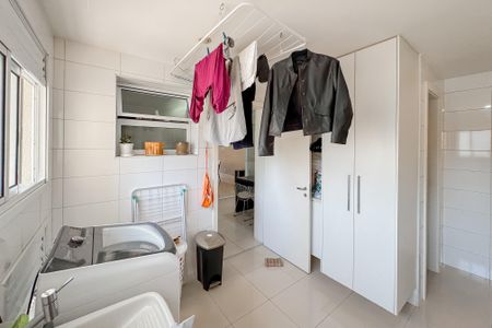 Apartamento à venda com 247m², 4 quartos e 4 vagas Apartamento à venda com 247m², 4 quartos e 4 vagasÁrea de Serviço