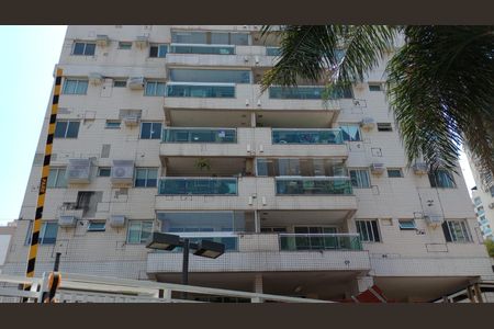 Apartamento à venda com 84m², 3 quartos e 1 vaga Apartamento à venda com 84m², 3 quartos e 1 vagaFachada com Placa