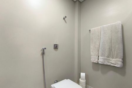 Apartamento à venda com 100m², 3 quartos e 2 vagas Apartamento à venda com 100m², 3 quartos e 2 vagasBanheiro da Suíte
