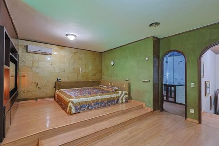 Casa à venda com 574m², 4 quartos e 4 vagasSuíte 1