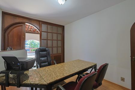 Casa à venda com 574m², 4 quartos e 4 vagasQuarto 2