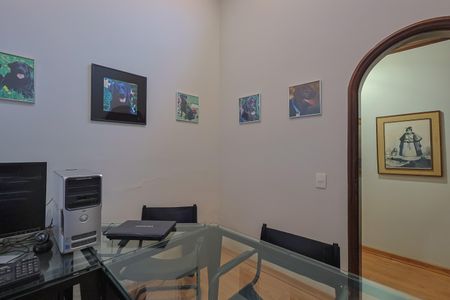 Casa à venda com 574m², 4 quartos e 4 vagasEscritório