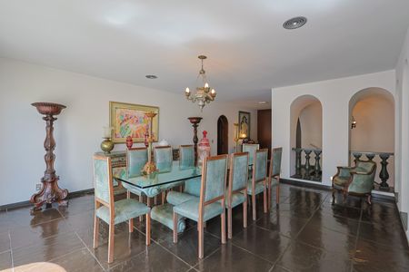 Casa à venda com 574m², 4 quartos e 4 vagasSala de Jantar