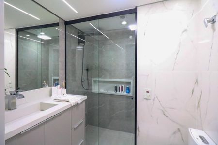 Apartamento à venda com 107m², 3 quartos e 2 vagas Apartamento à venda com 107m², 3 quartos e 2 vagasBanheiro da Suíte